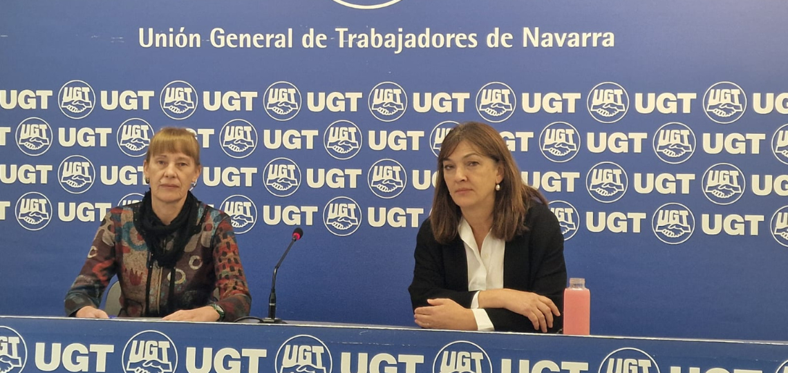 Carmen Iglesias y Olga Huguet, de la Federación de Servicios Públicos de UGT de Navarra